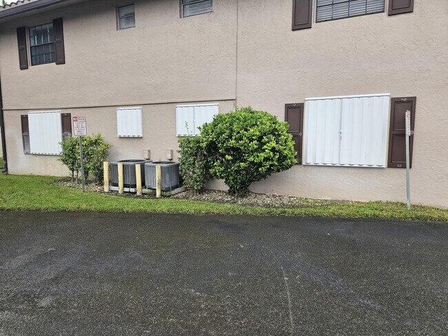 Building Photo - 3307 NW 108th Dr
