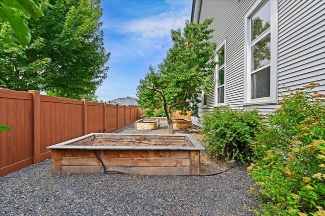 Building Photo - 1155 N Ballantyne Ln