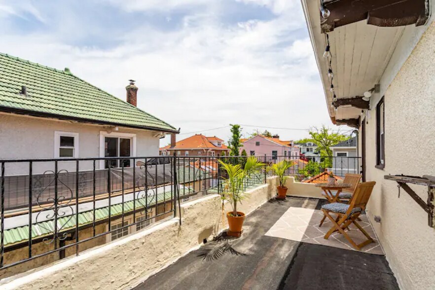 Building Photo - 28 Walnut E St