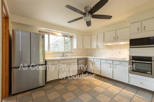 Building Photo - 4690 Sioux Dr