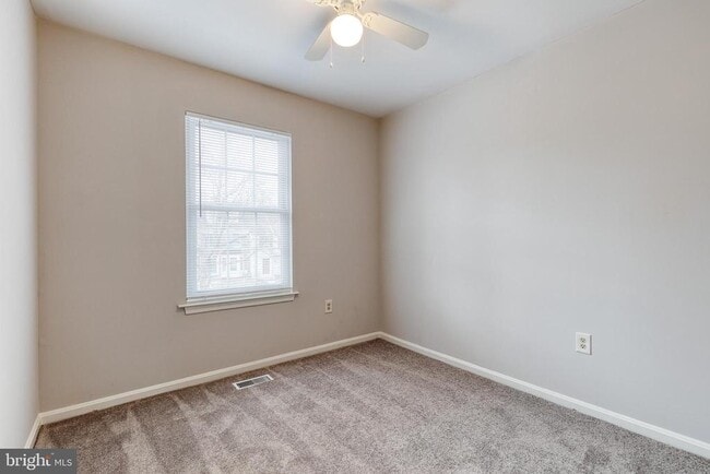 Building Photo - 3 Greenshire Ln