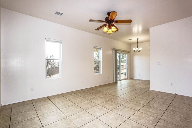 Building Photo - 3 bedroom 2 bath home in Dewey Humboldt -