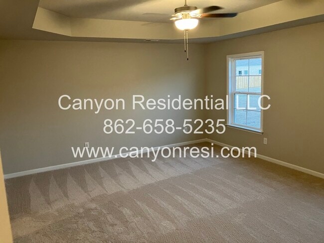 Building Photo - Great 3 BR 2 BA in great location won't last long!