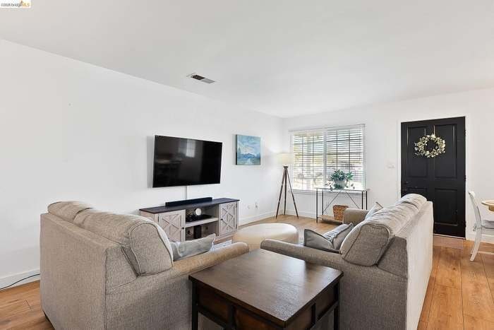 Building Photo - 4855 Edgewood Ct