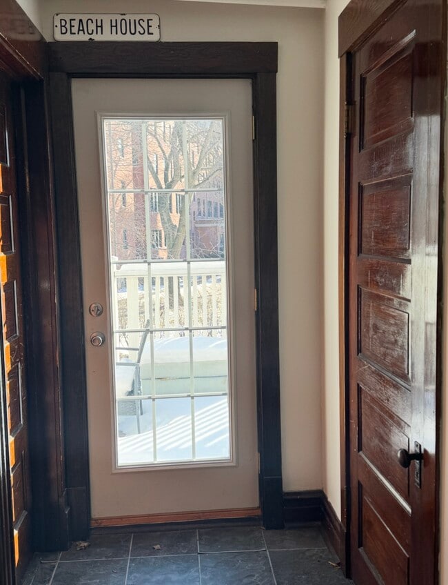 Building Photo - 1121 Leonard Pl