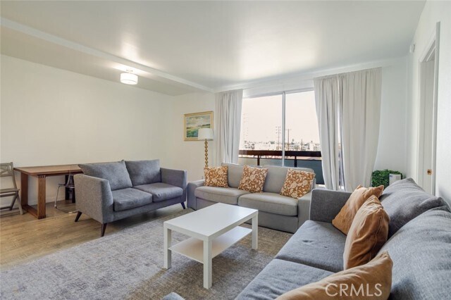 Building Photo - 321 S San Vicente Blvd