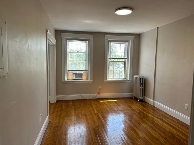 Primary Photo - 1 Craigie St
