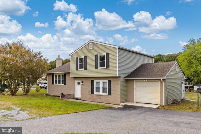 Building Photo - 10506 Circle 1 Dr