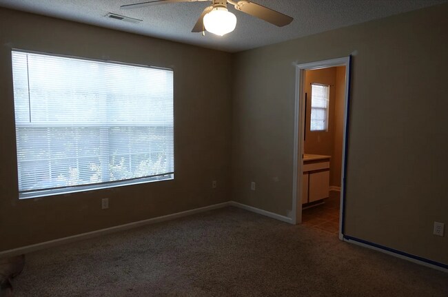 Building Photo - 25 Allenwood Ln