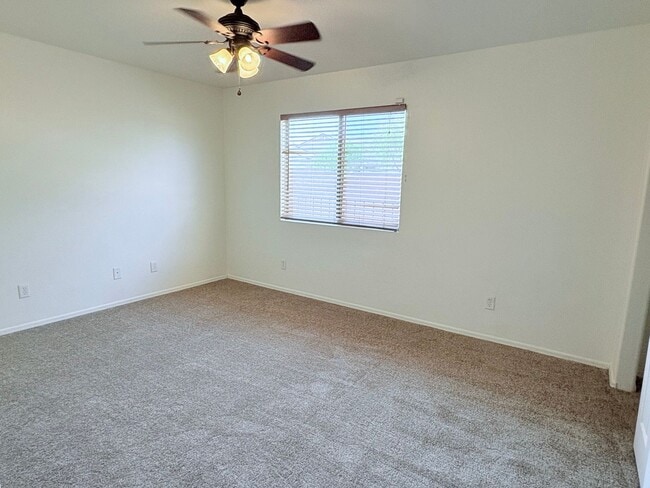 Building Photo - 3-bedroom, 2-bathroom home with walled bac...