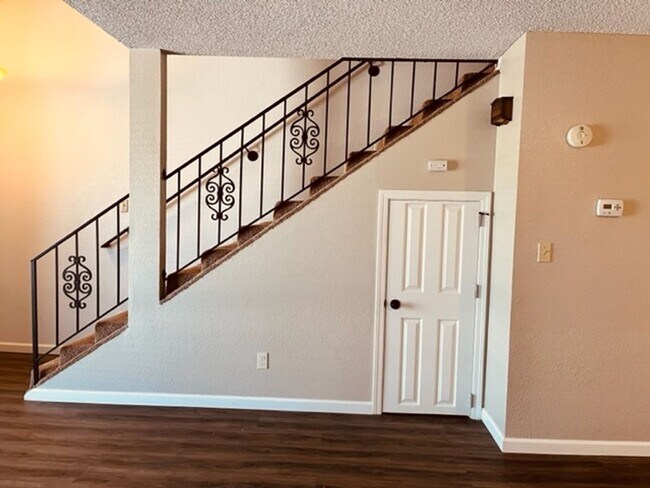 Building Photo - 6217ri