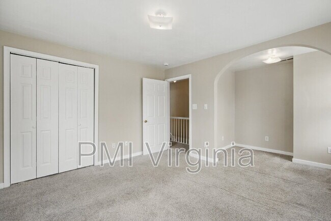 Building Photo - 1310 Hoover Ave