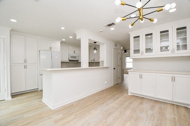 Building Photo - 6114 Kirby Dr