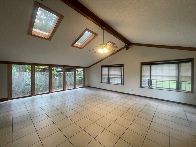 Building Photo - Dogwood Beauty in Haughton