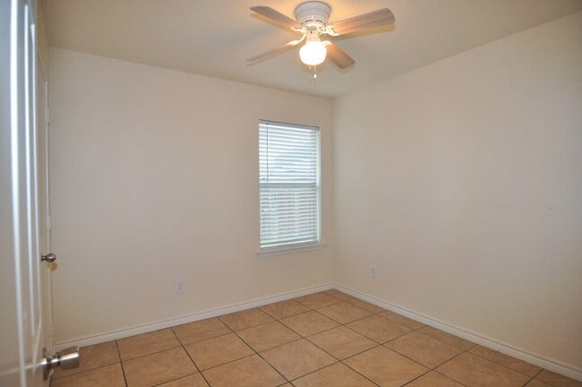 Building Photo - "Warm And Welcoming 3-2-2 With Open Living In a Prime Location!"