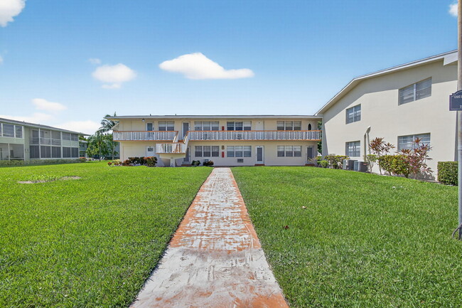 Building Photo - 43 Easthampton B