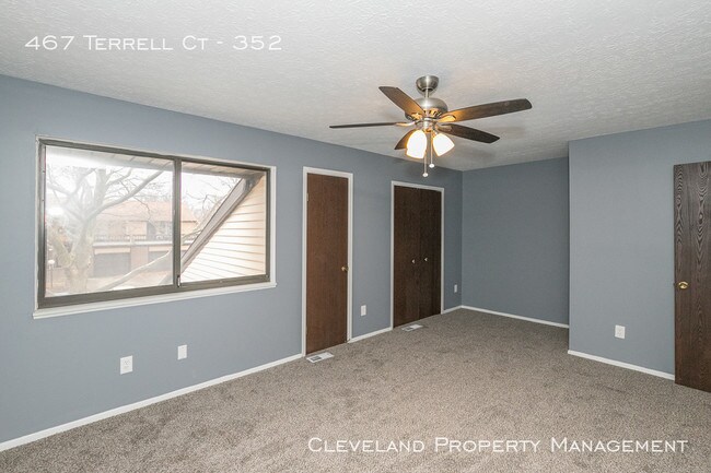 Building Photo - 2 Bedroom Richmond Hts Condo