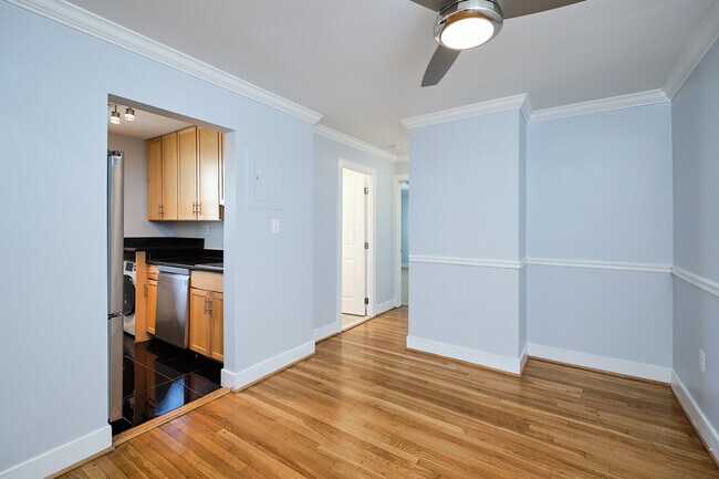 Building Photo - 2832 Hartford St SE