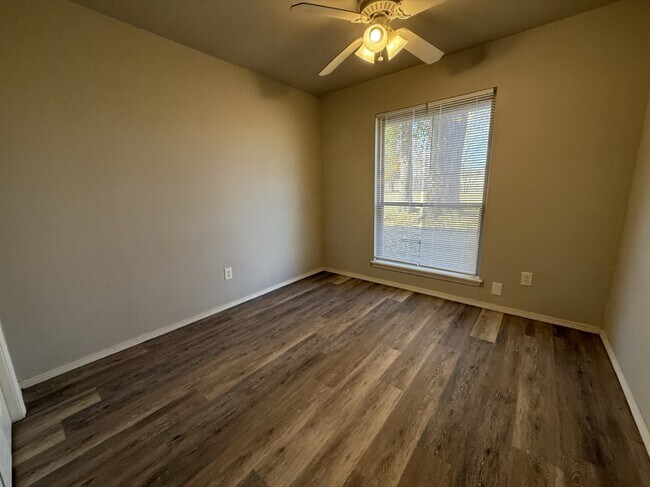 Building Photo - 5303 E 32nd Pl