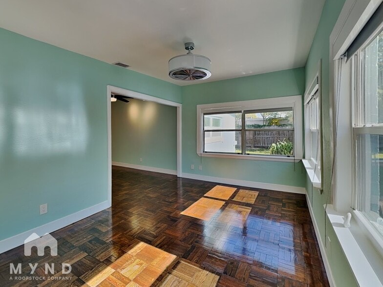 Building Photo - 3404 Leslie Dr