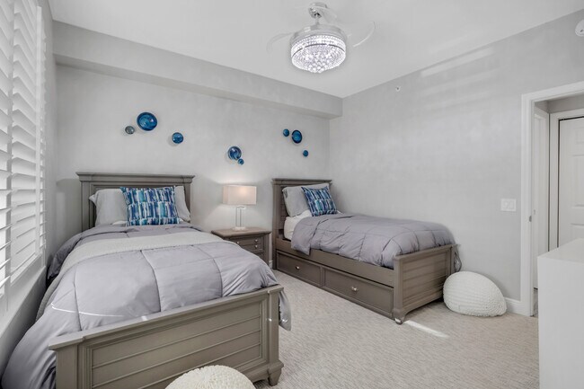 Building Photo - 420 Cove Tower Dr