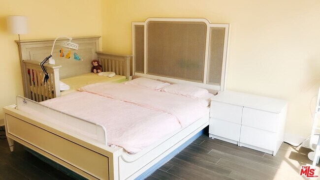 Building Photo - 1430 Colby Ave