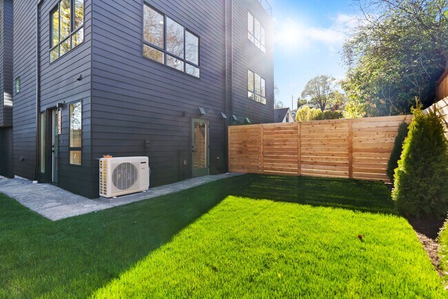 Building Photo - Modern Elegance in the Heart of Wallingford
