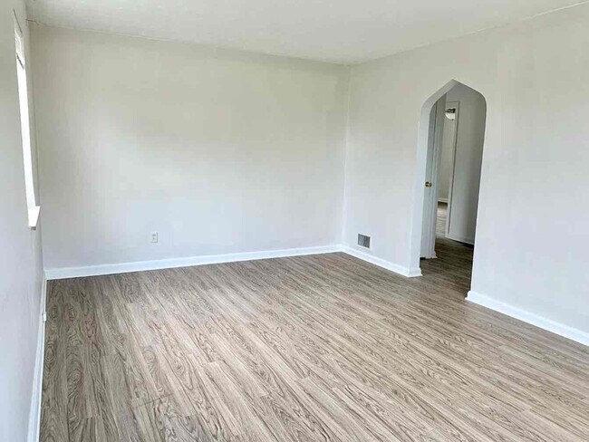 Building Photo - 3845 Biehl Ave