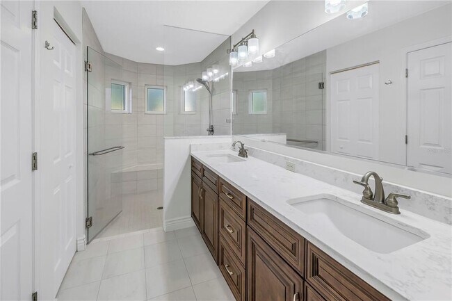 Building Photo - 4832 Queen Palm Terrace NE