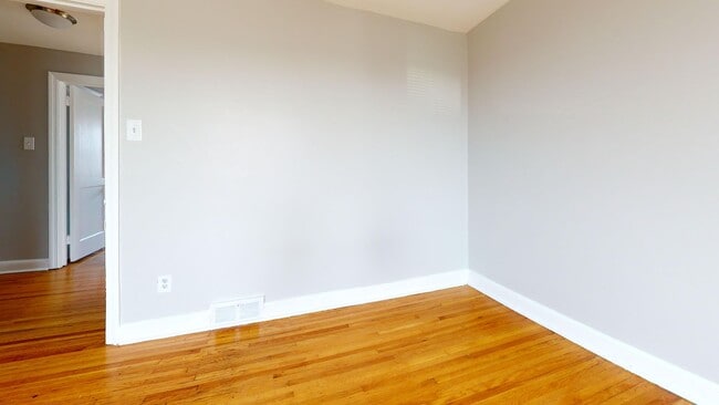 Building Photo - Charming Modern 3 Bedroom w/ Washer & Dryer & Optional 4th Bedroom in Basement | Overbrook