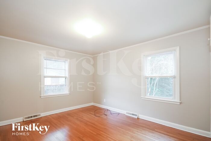 Building Photo - 2324 Markham Ct