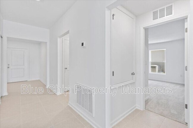 Building Photo - 5131 Magnolia Palm Dr