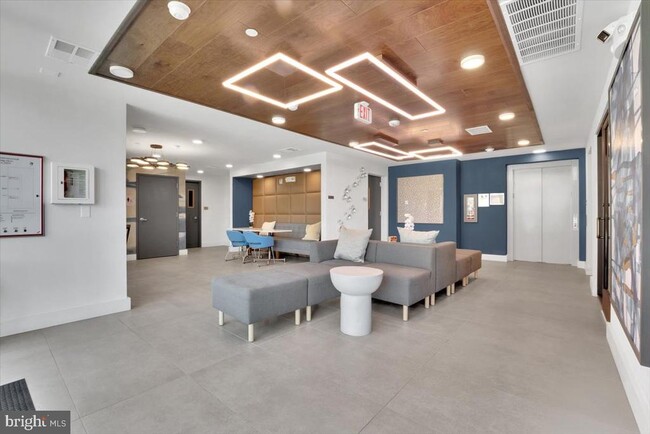 Building Photo - 3927 Fair Ridge Dr