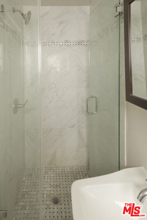 Building Photo - 925 N Curson Ave