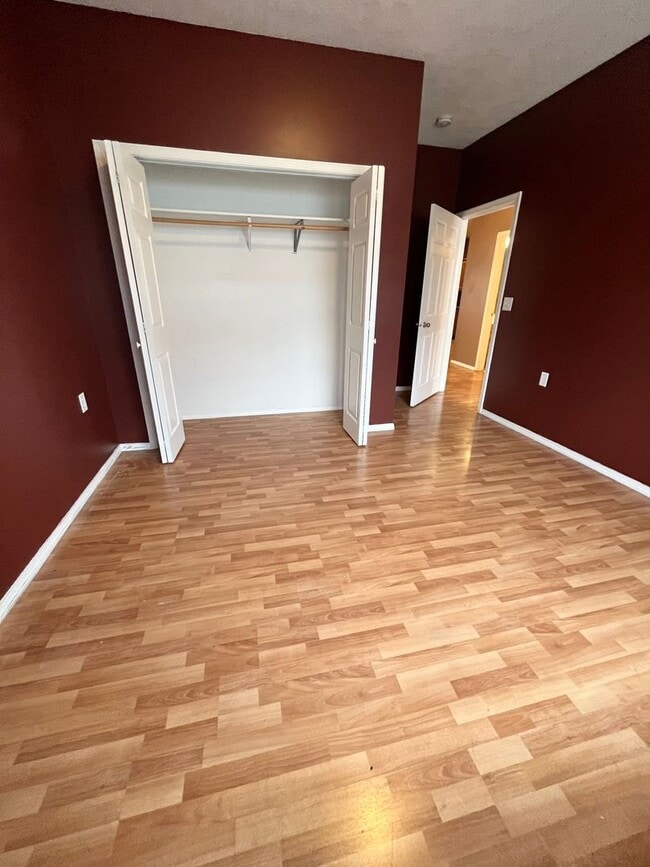 Building Photo - 2 Bedroom Twinhome For Rent in Lennox, SD!!