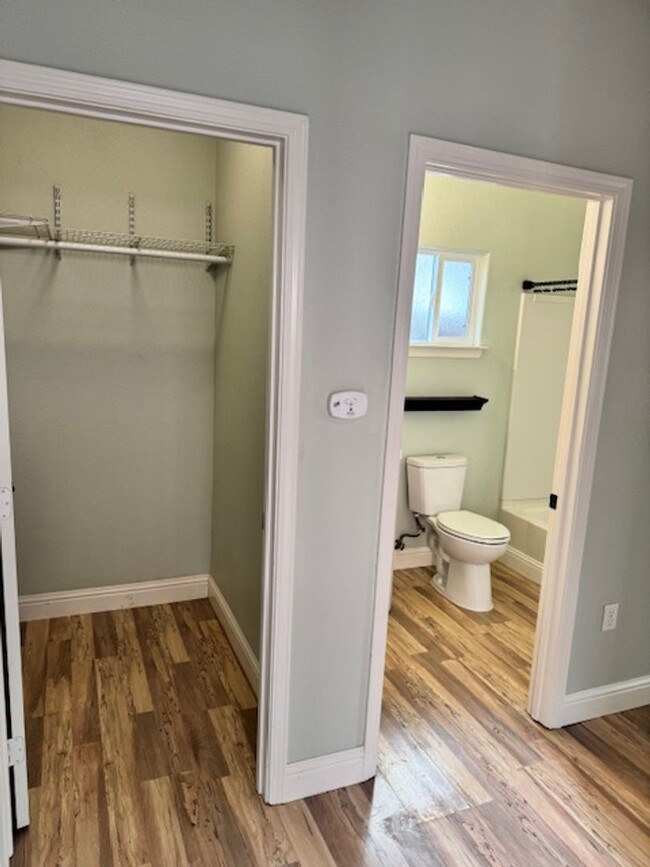 Building Photo - Spacious 1 Bedroom Mother-in-Law unit with...