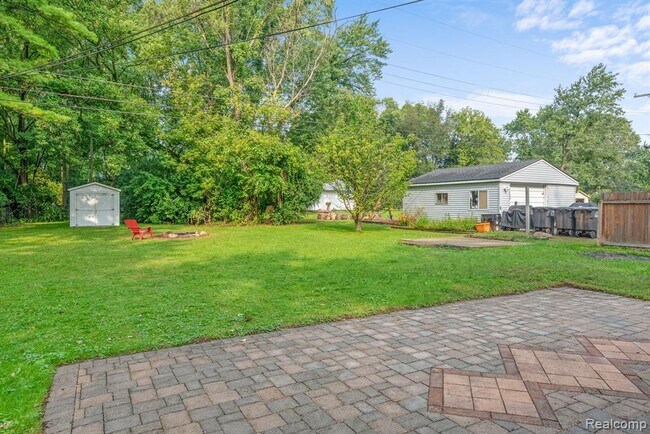 Building Photo - 15403 Maxwell Ave