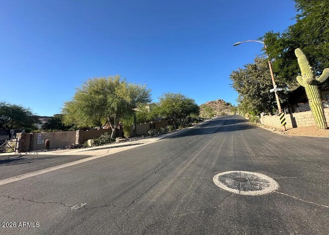 Building Photo - 1417 E Lupine Ave