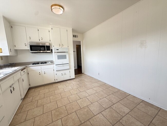 Building Photo - 1741 Lahoud Dr