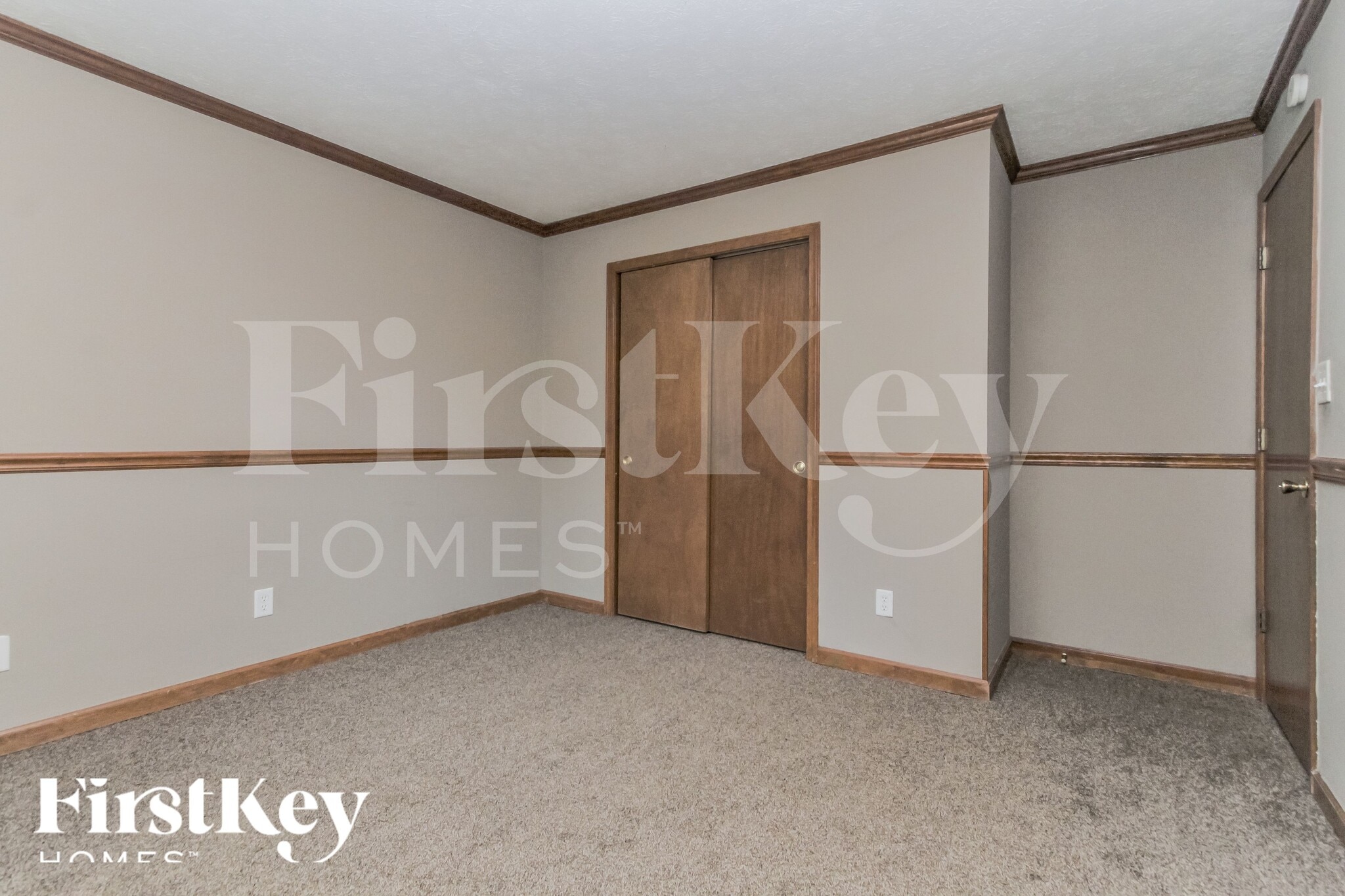 Building Photo - 2102 E Edgewood Ave