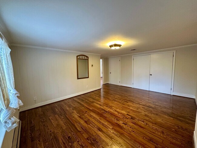 Building Photo - 719 Baldwin Dr