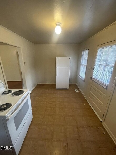 Building Photo - 429 Rose Ln