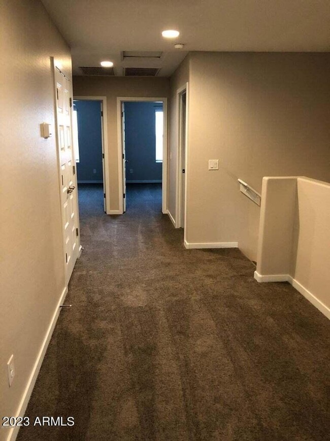 Building Photo - 594 W Westchester Ave