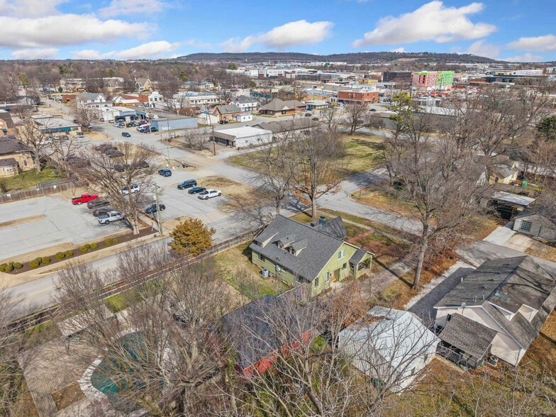Building Photo - 302 S Shiloh St