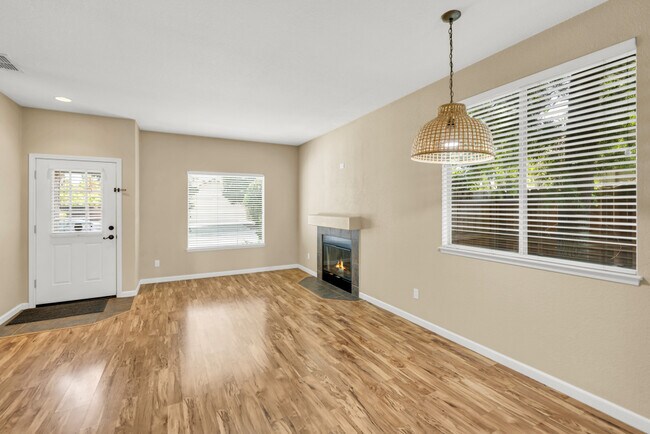 Building Photo - 3635 Poppy Hill Way