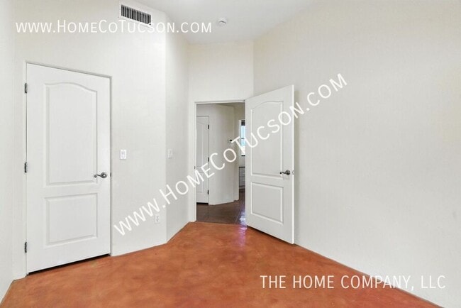 Building Photo - 1921 S Doubletree Ln