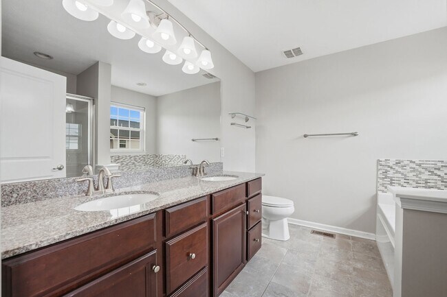 Building Photo - 2305 Pointe View Dr