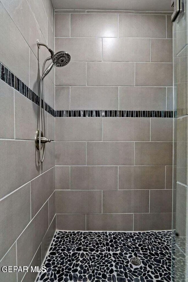 Building Photo - 2621 Maria Casas St