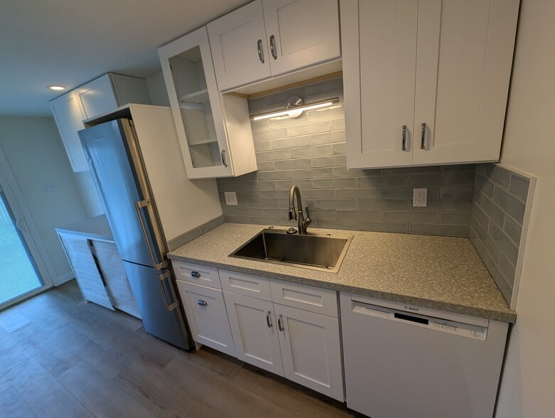 Building Photo - 5028 SE Hawthorne Blvd