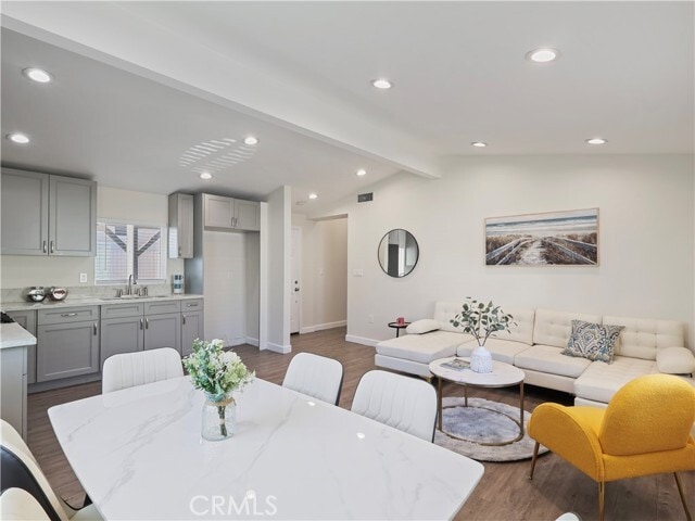 Building Photo - 15803 Chatsworth St